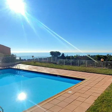 Apartment Les Cigales Bandolaises: Seaside Retreat With Pool And Private Parking